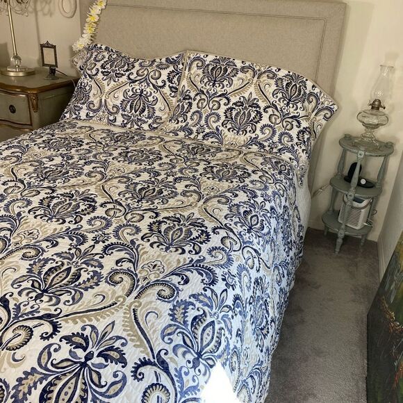 Madison Park Blue and Cream Comforter Set king 3 piece set - Picture 1 of 9